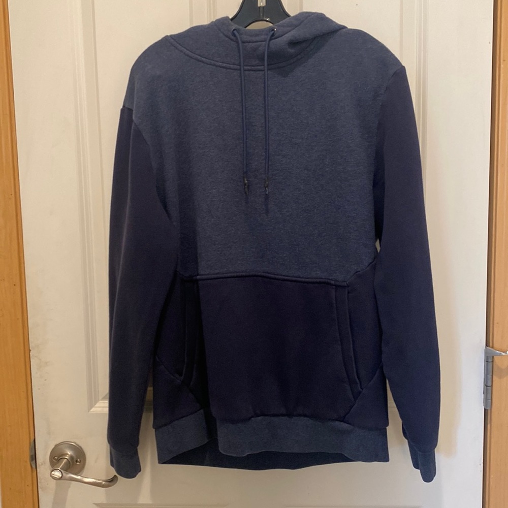 Mens/ Woman’s  Russell Pullover Sweatshirt. Size M
